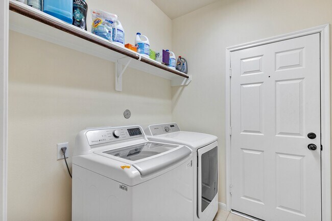 Building Photo - 16911 Savannah Park Dr