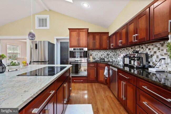 Building Photo - 7029 Old Dominion Dr