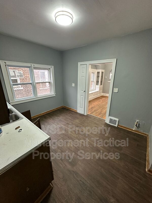 Building Photo - 3289 E 143rd St