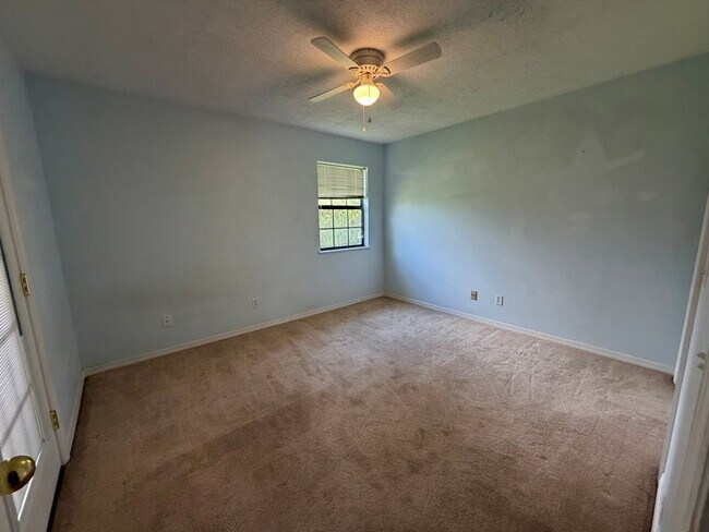 Building Photo - 604 Mallory Dr
