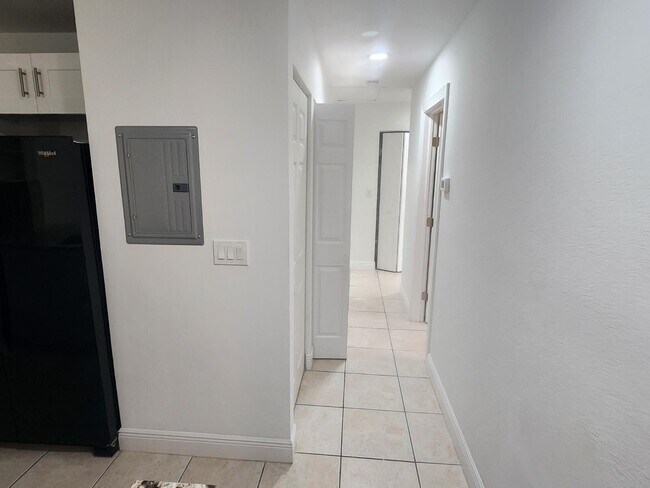 Building Photo - 6013 10th Ave N