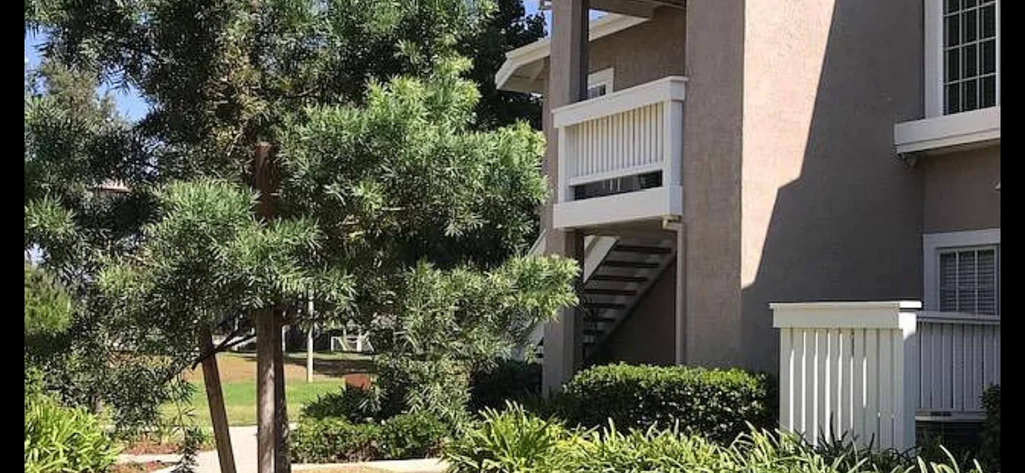 Corner unit,1st floor - 128 Greenfield