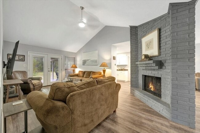 Building Photo - 2610 Loganberry Cir