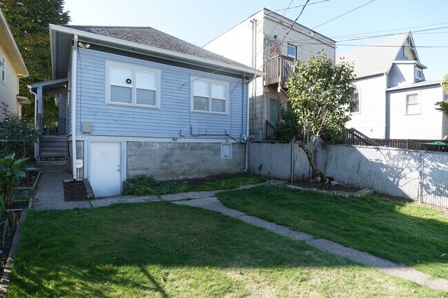 Building Photo - 1209 S J St