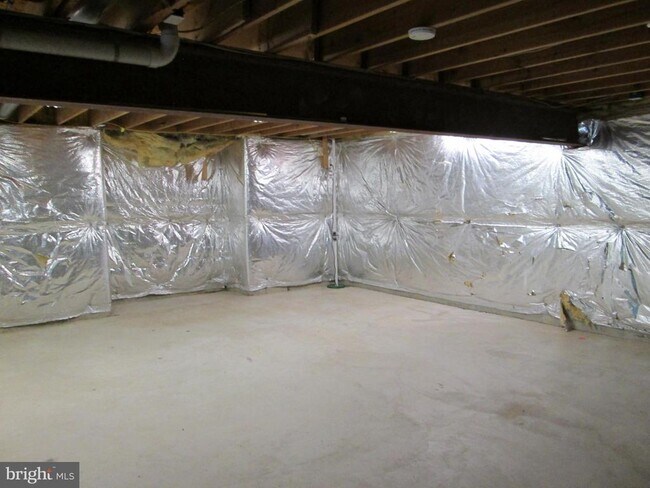 Building Photo - 1300 Treasure Dr