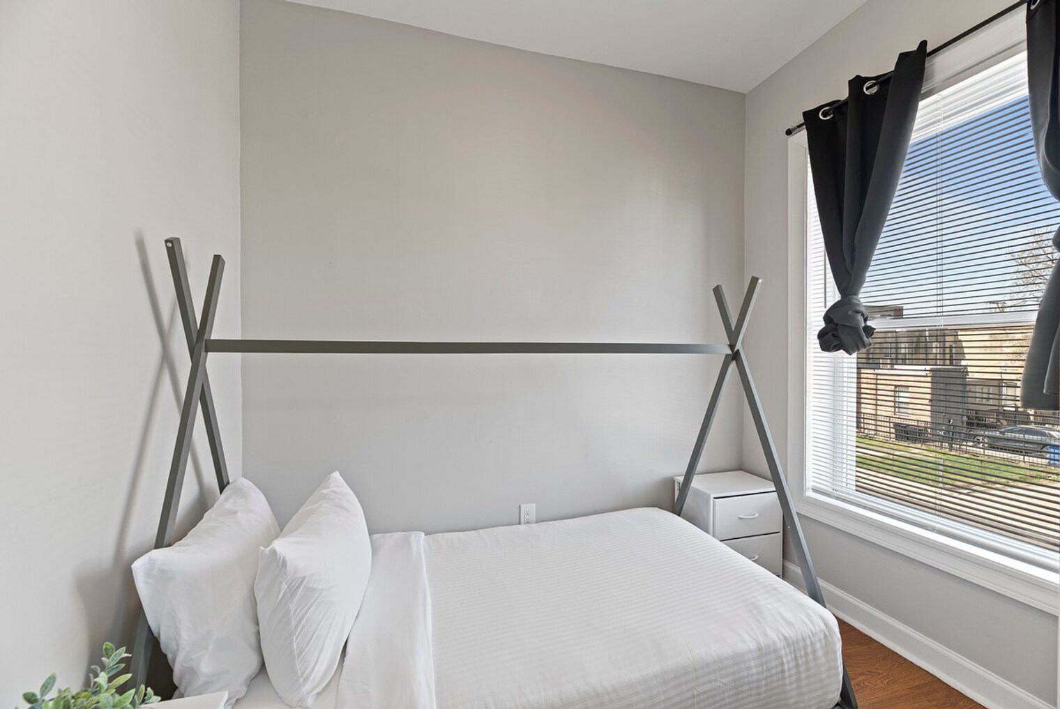 Building Photo - 2503 W Harrison St