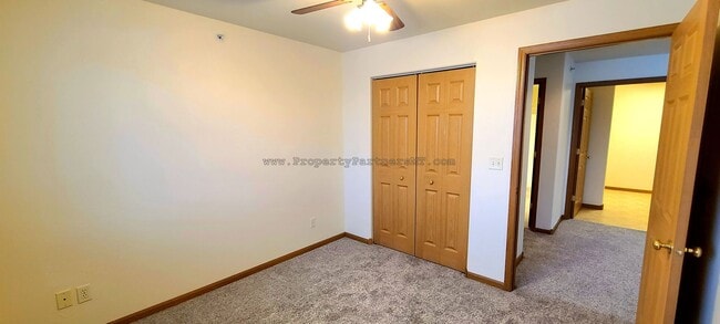 Building Photo - 3Bed 2Bath Apartment with Garage!