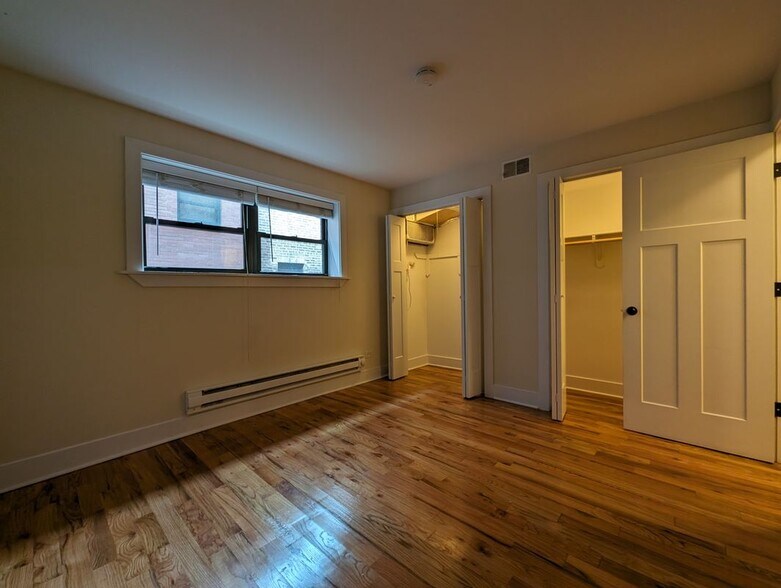 Building Photo - 555 W Arlington Pl