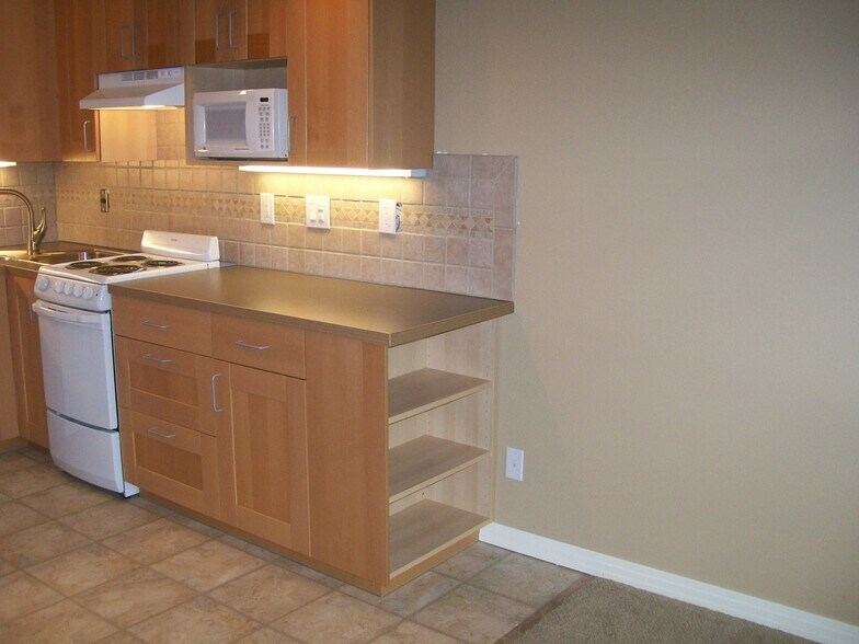 Building Photo - 13775 SW Scholls Ferry Rd