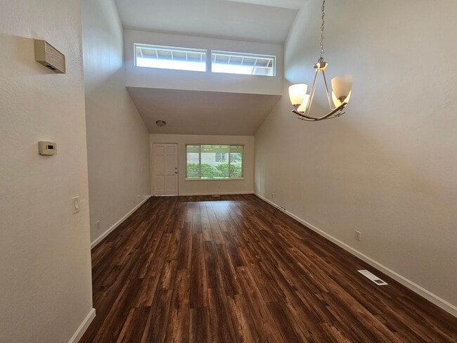 Building Photo - Renovated 2/2 Condo - Cupertino Schools - 2 Car Garage!