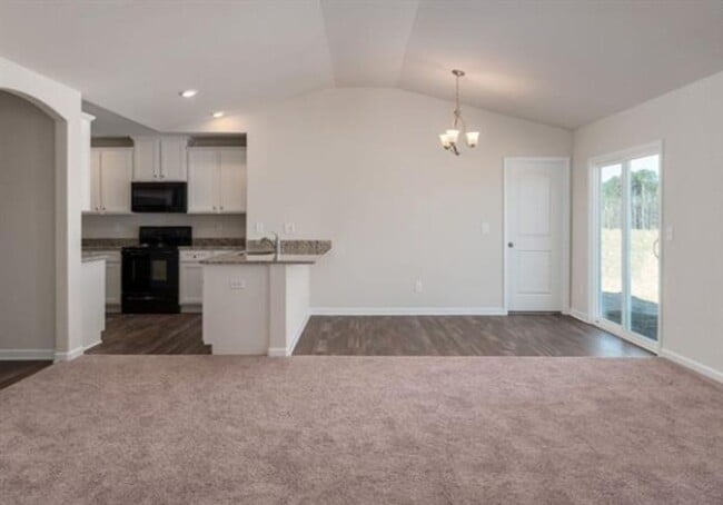 Building Photo - STYLE, COMFORT and CONVENIENCE