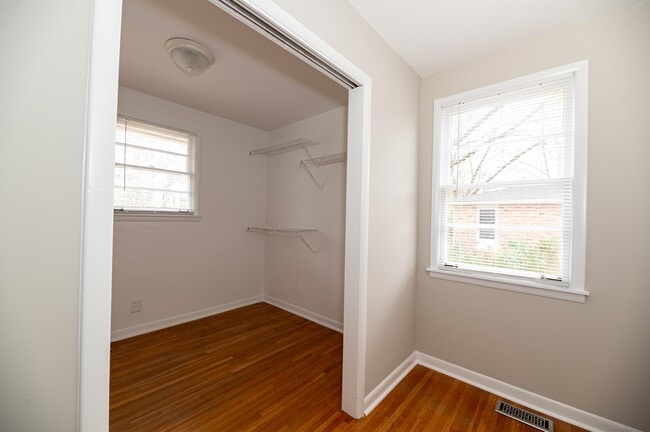 Building Photo - 519 Harolds Dr NW