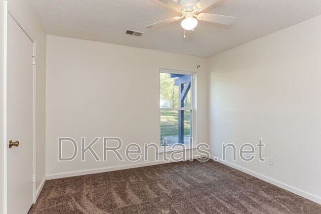 Building Photo - 135 Beethoven Ct