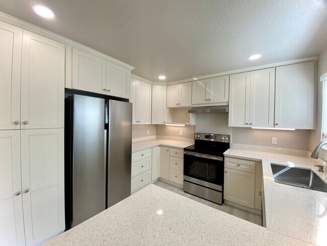 Building Photo - Gorgeous 5-bedroom home located in Fremont! – Huge Backyard!