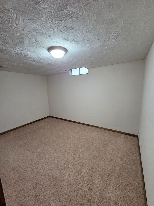 Building Photo - 3009 S Gordon Ave