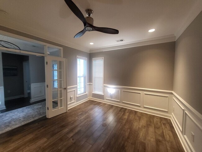 Building Photo - REDUCED!  5 bedroom/4 bath house in Berkshire Forest