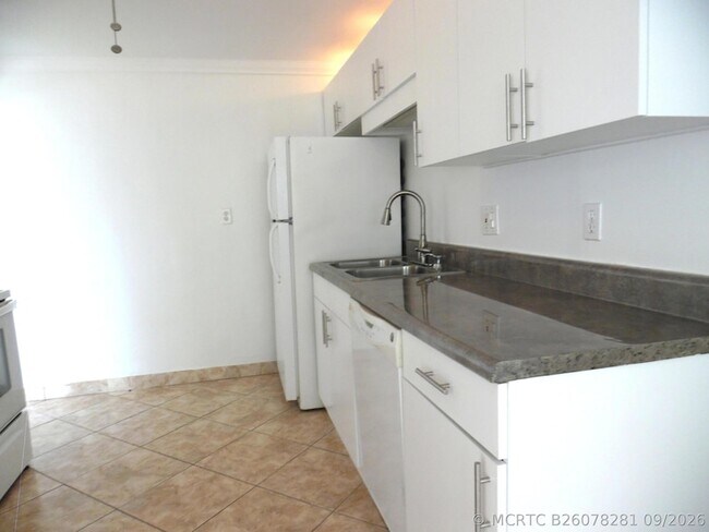 Building Photo - 1205 Mathis St
