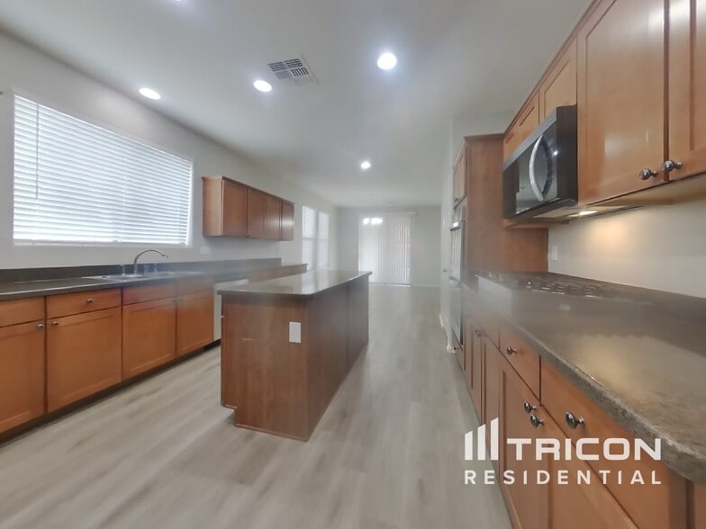 Building Photo - 25727 N Desert Mesa Dr