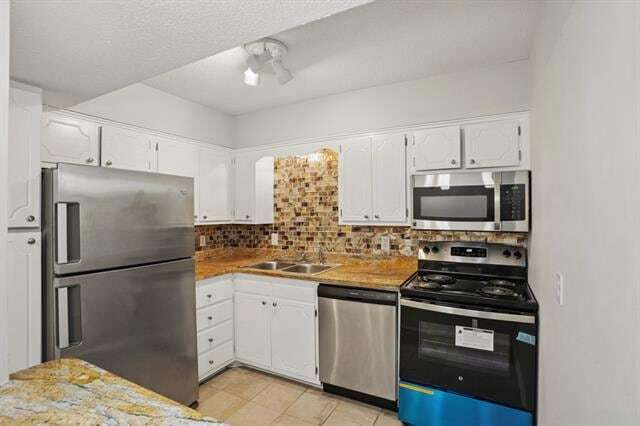 Building Photo - 2700 Whitney Pl