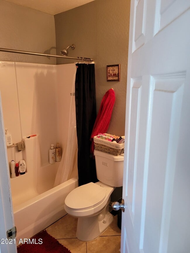 Building Photo - 2702 E Juniper Ave