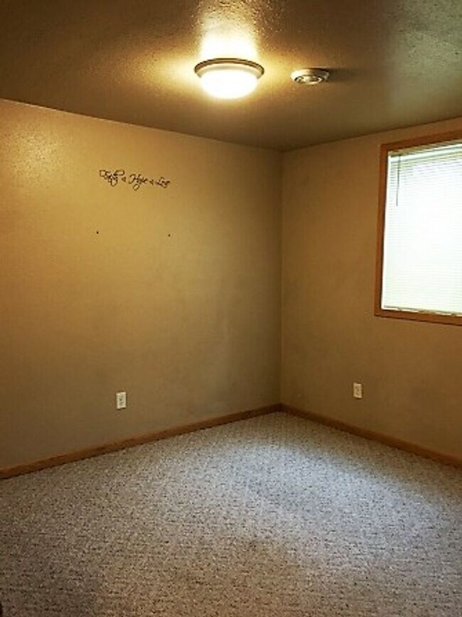 Building Photo - 920 18th Ave SW