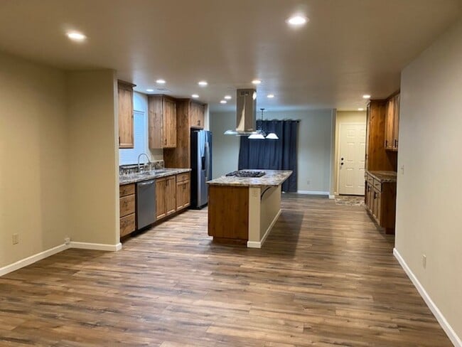 Building Photo - Simply gorgeous 3/2 with 2 car garage, dog...