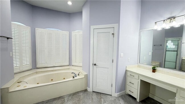 Building Photo - 30 Lilac Ave