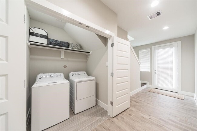 Building Photo - 2149 Hoskins Dr