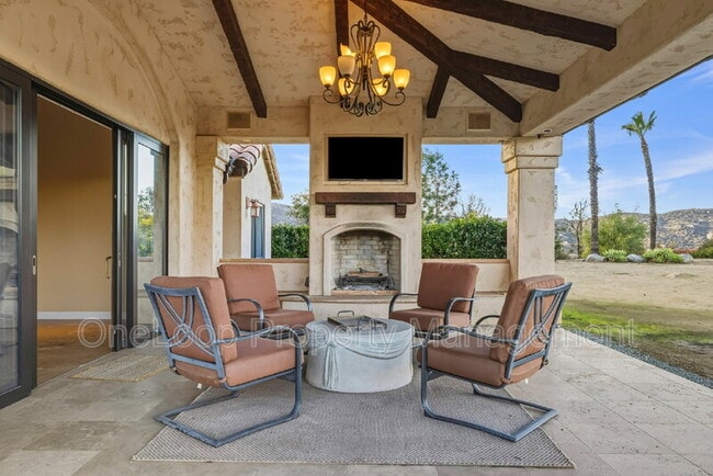 Building Photo - 493 Summerhill View