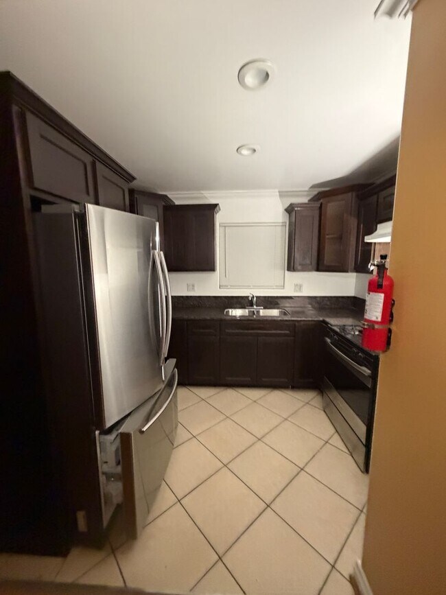 Building Photo - 40(718)