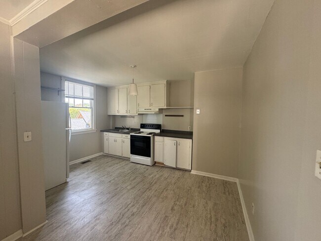 Building Photo - Charming 1 BR apartment on N. Person St. s...
