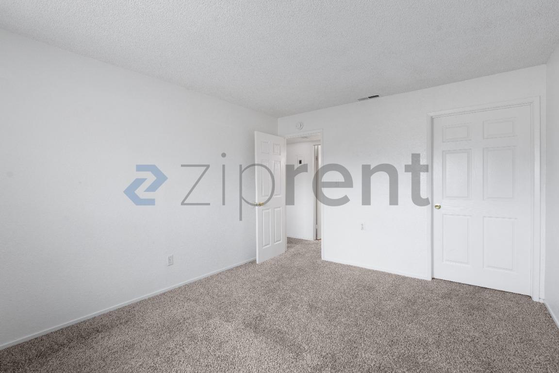 Building Photo - 4561 Ashcroft Ave