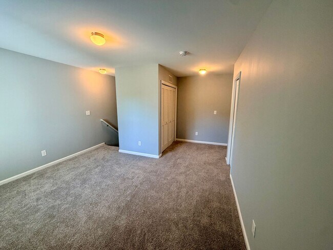 Building Photo - 1648 Hooper Court