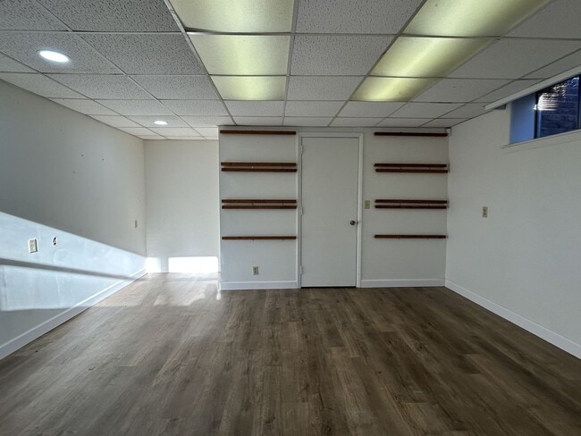 Building Photo - Spacious Brick Ranch Nestled Away — Close to Town!