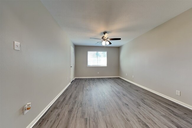 Building Photo - 29439 Fox River Dr