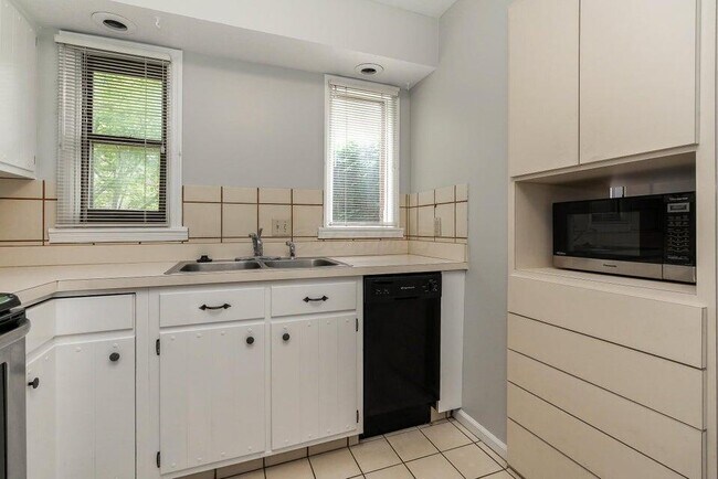 Building Photo - 2806 Downing Way