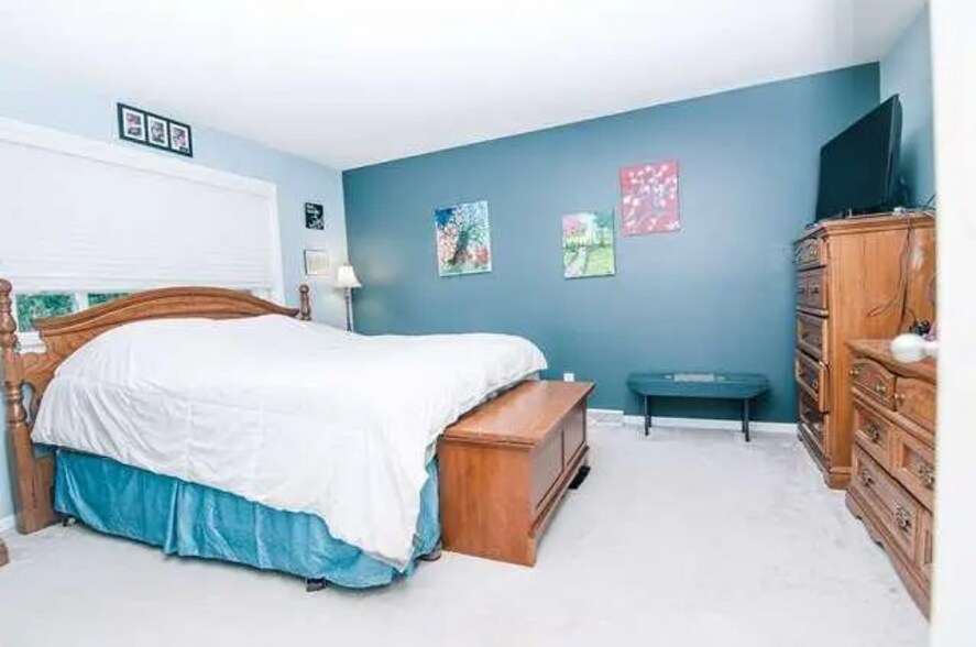 Building Photo - 7302 Gladstone Dr