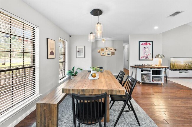 Building Photo - 11006 Yucca Dr