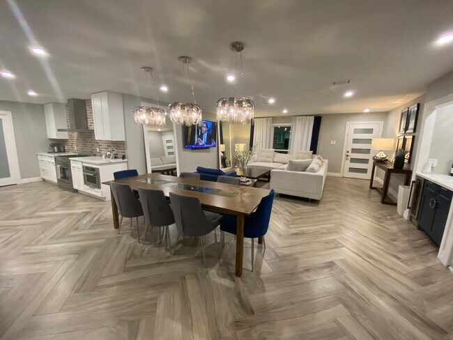 Building Photo - 7917 Ridgeview Dr