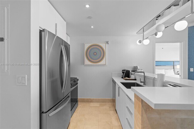 Building Photo - 4401 Collins Ave