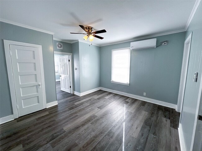 Building Photo - 4109 1/2 Ave S