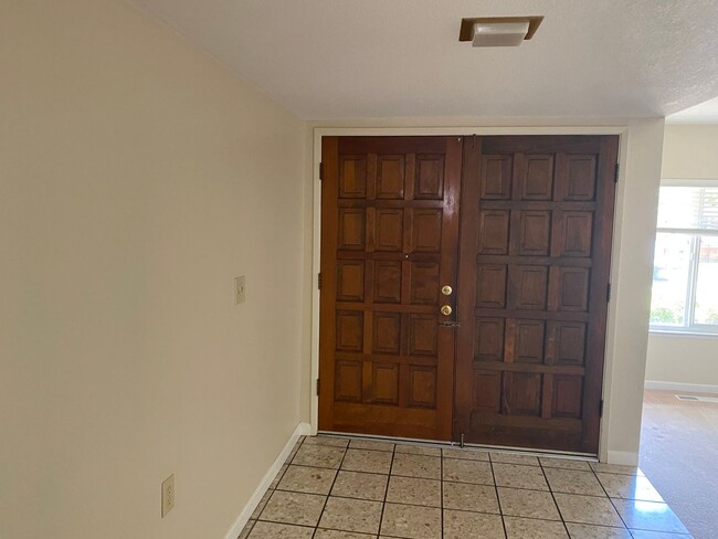 Building Photo - Quiet Sunnyvale Home
