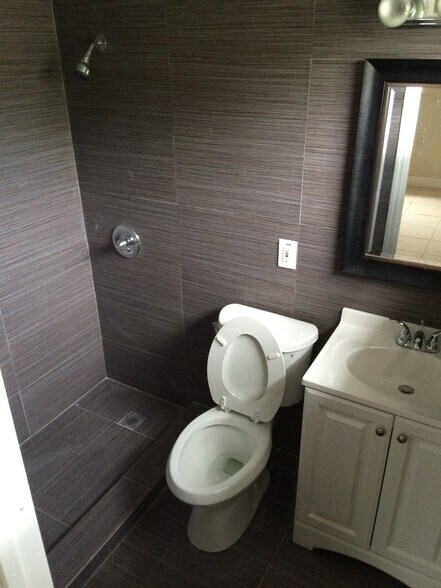 Building Photo - 681 SW 29th Ter