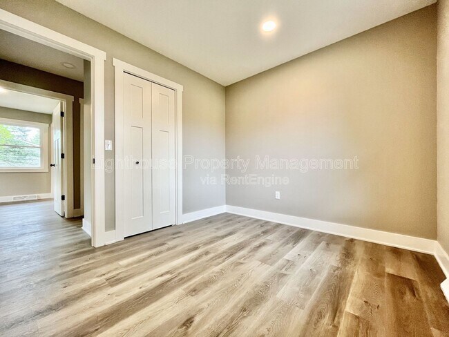 Building Photo - 818 Delray Ave SE