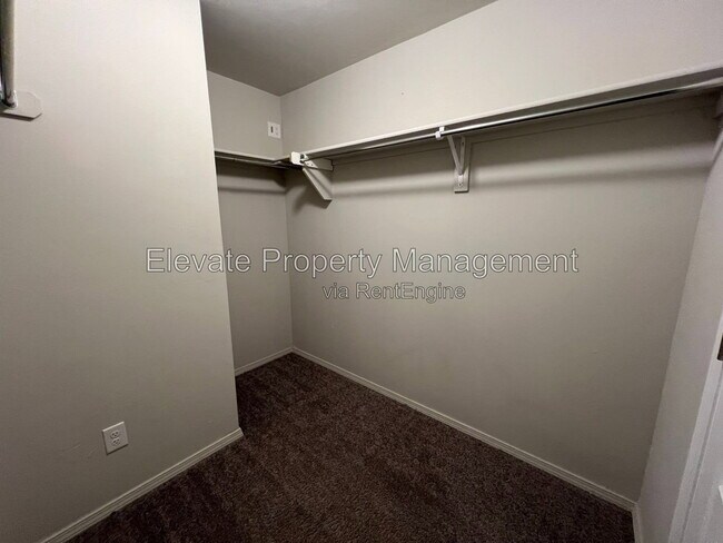 Building Photo - 1357 Dustin Dr