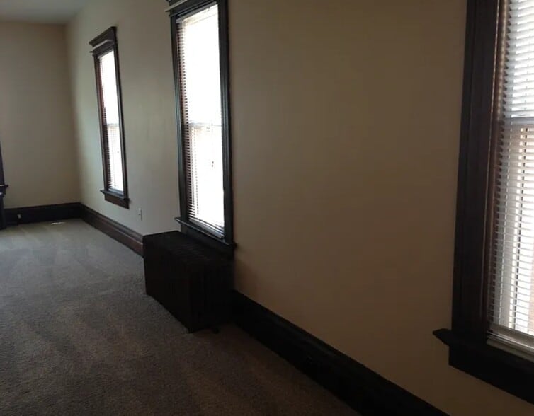 Building Photo - 541 W 9th St