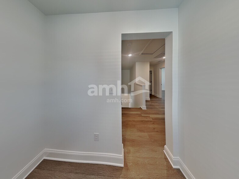 Building Photo - 1203 Livengood Wy