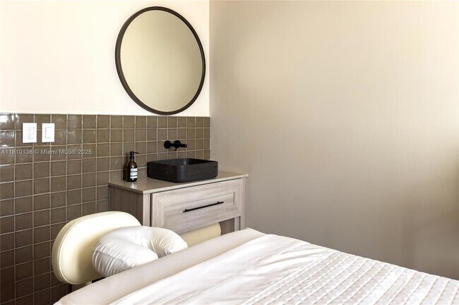 Building Photo - 159 NE 6th St