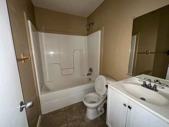 Building Photo - 103 Shannon Cir