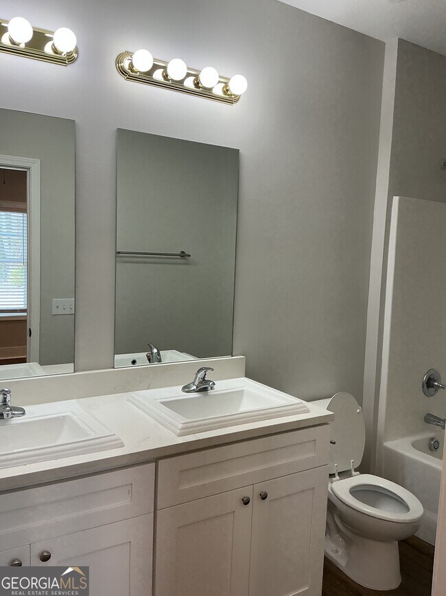 Building Photo - 1005 Autumns Wood Cir E